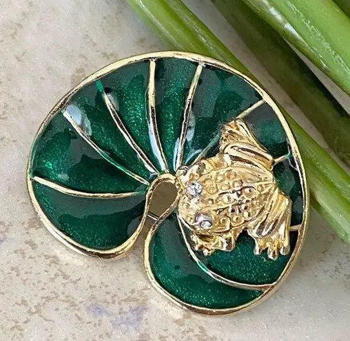 Vintage Frog on a Lily Leaf Pad Enameled Brooch
