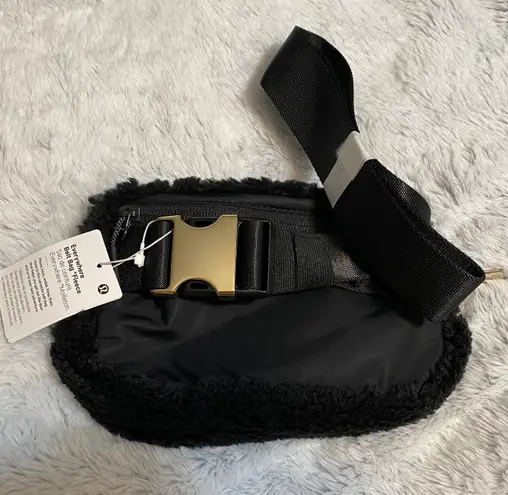 Lululemon Everywhere Fleece Belt Bag