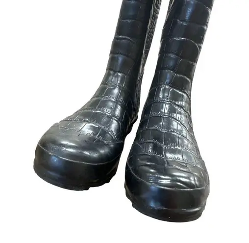 Khombu Womens Black Crocodile-Embossed Rain & Snow Boots Size 10