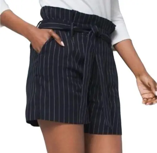 White House | Black Market  Size 2 Blue and White Striped Paper Bag Shorts