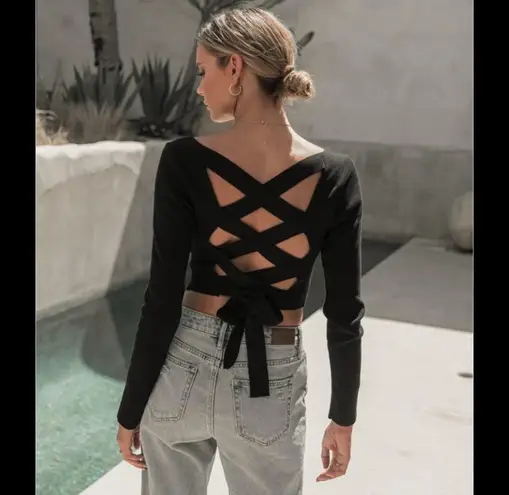 Lilis Women Long sleeve criss cross back crop top sweater Black size Large