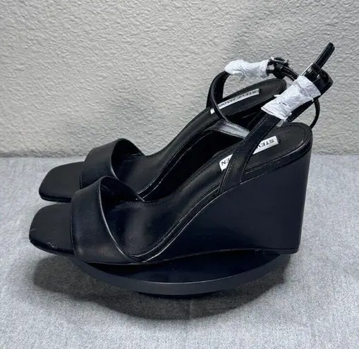 Steve Madden  Shapely Wedge Sandal Black Size 10