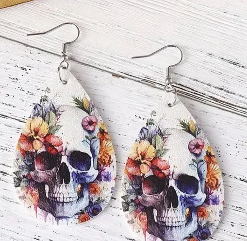 🌸 4 for $20 Colorful Flower Skull Pattern Dangle Earrings Retro Goth PU Leather White