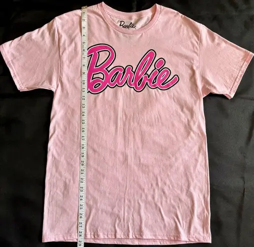 Barbie Adult Size Medium Pink Short Sleeve Crew Neck Graphic T