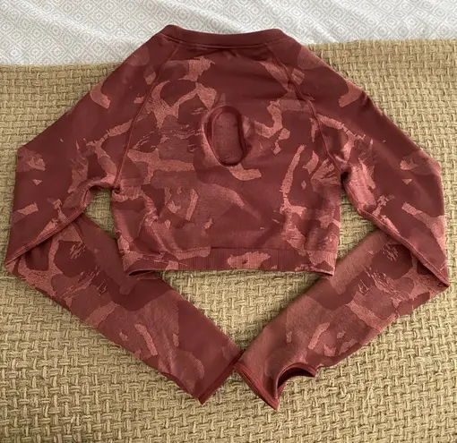 Gymshark Adapt Camo Long Sleeved Crop Top In Savanna / Cherry Brown