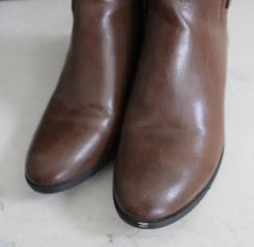 X-Appeal | Brown buckle ankle boot