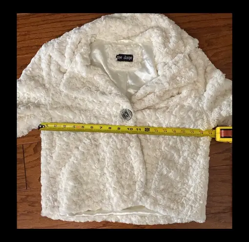 Me Jane rose petals Faux fur off wht jacket Medium