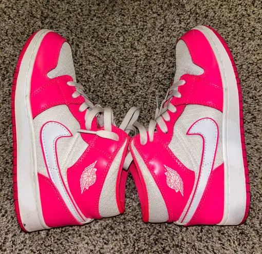 Jordan 1 mid hyper pink white