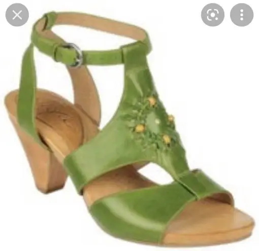 Naya Timpas Green Leather Beaded T