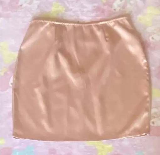 Boutique pink satin mini skirt (NEW) M