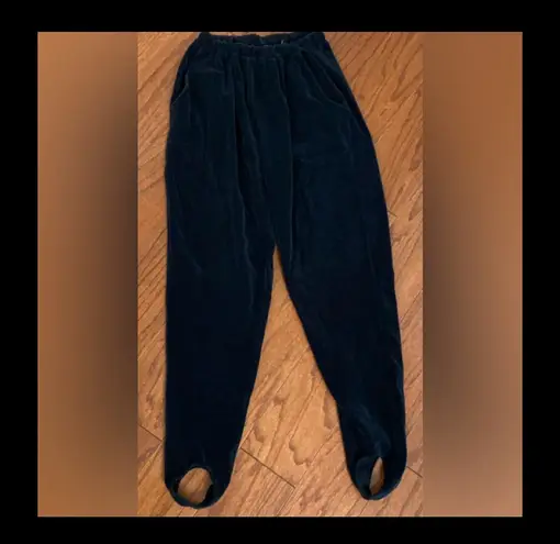 Vintage 80’s Black velvet high waste leggings w/feet straps & side pockets