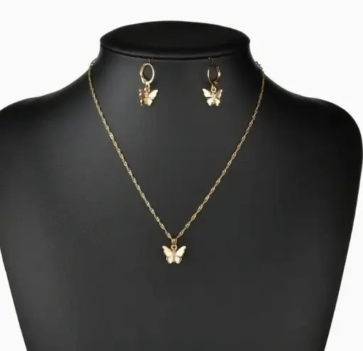 Fashion Golden Butterfly Pendant Round Buckle Earrings Necklace Set