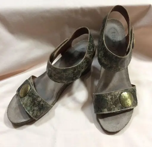 Taos Carousel 2 Wedge Size 8