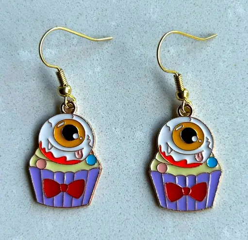 Creepy Cupcakes Earrings White