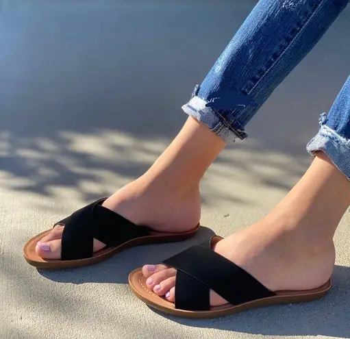 Black Criss Cross Strap Sandals Size 6.5
