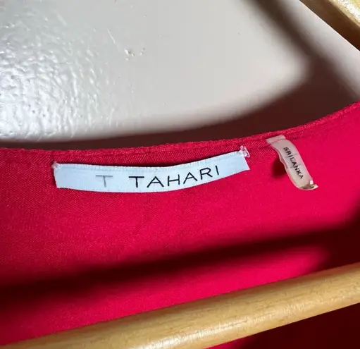 T Tahari SALE! Red  Sleeveless Blouse Size M EUC