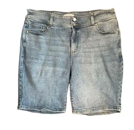 Lane Bryant  Women Jean Shorts Light Wash Longer Length Size 18 Blue Denim Staple