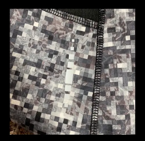 Avia capris length blk gray yoga pants - size medium