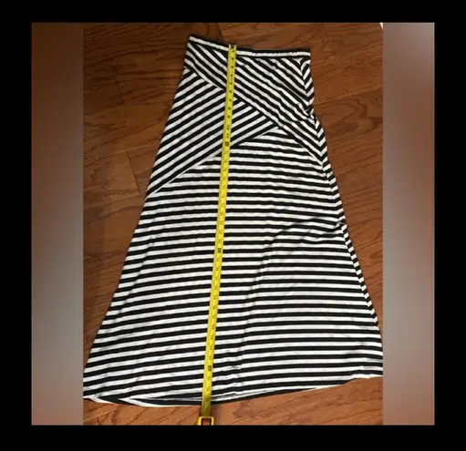Ava &Grace Ava & Grace stripe blk/ off wht skirt- medium. Comfy cotton blend long skirt