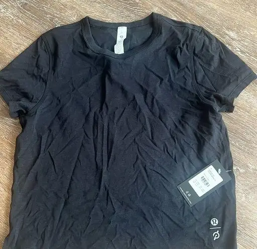 Lululemon NWT peloton classic fit tee