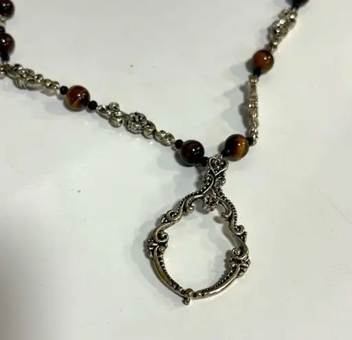 Costume jewelry necklace can be used as a eyeglass holder