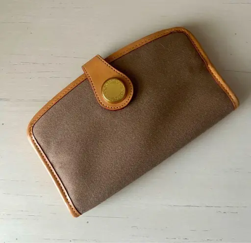 Dooney & Bourke NWT Vintage  clasp bifold canvas brown wallet with leather trim