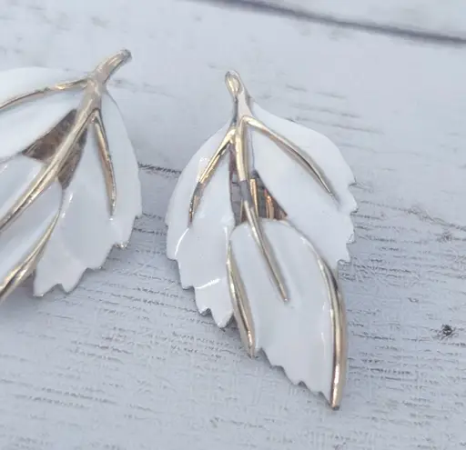 Vintage Clip On Earrings Large White & Gold Tone