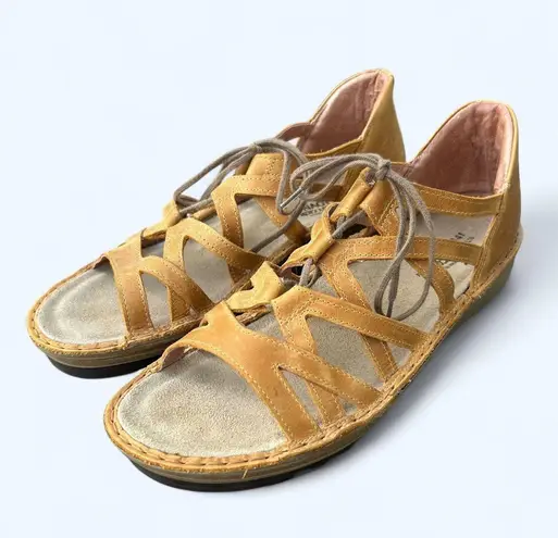 Naot Yarrow Oily Dune Nubuck Ghillie Lace