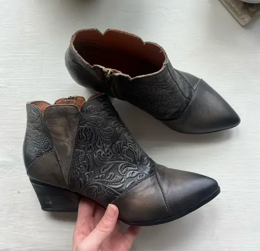 L'ATISTE  Booties - Image 1