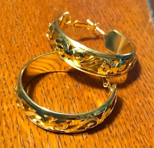 Elegant Carved Hoop Earrings 14K Gold Plated