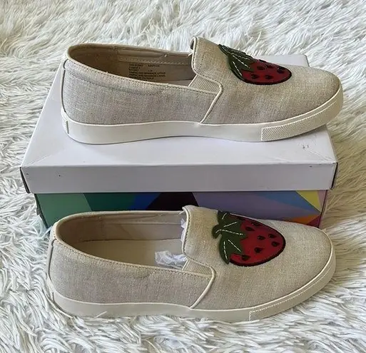 Katy Perry The Kerry Novelty Canvas Strawberry Women’s Slip-Ons size 7.5M