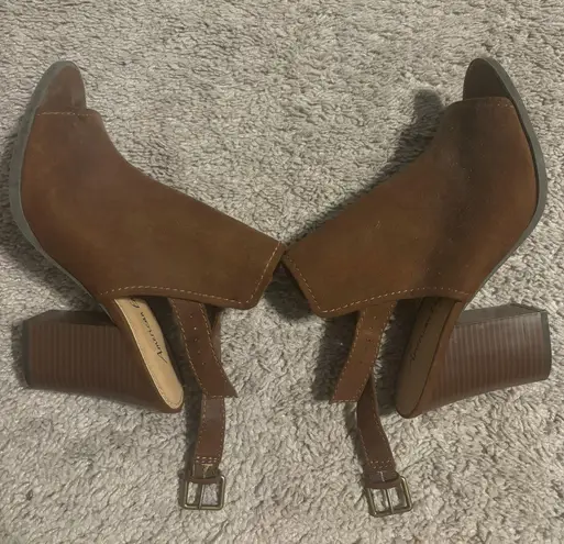 American Eagle Brown Heels