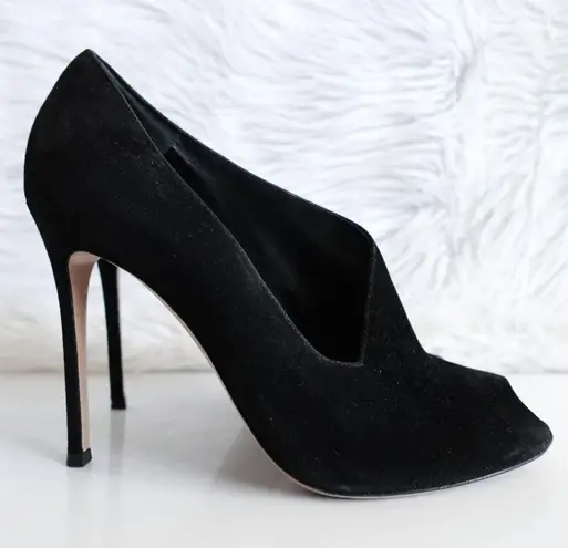 Gianvito Rossi Black Suede Pumps