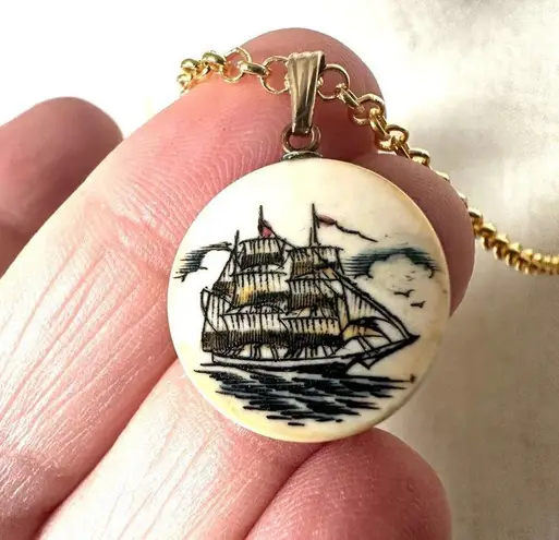Sailing ships small circle pendant necklace