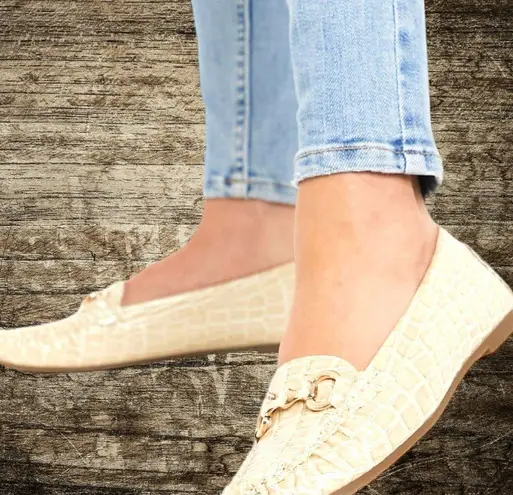 Truffles cream colored faux croc style slip on loafers! Ntn Gold Size 7