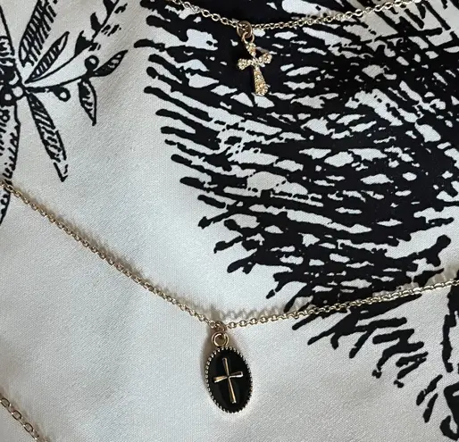 Icing Triple-layer gold cross necklace