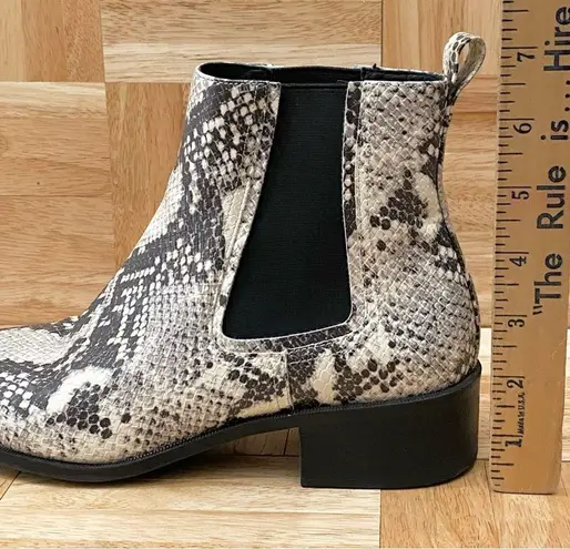 Steve Madden  “Devan” Faux Snakeskin Leather Pull On Ankle Chelsea Boots Size 8