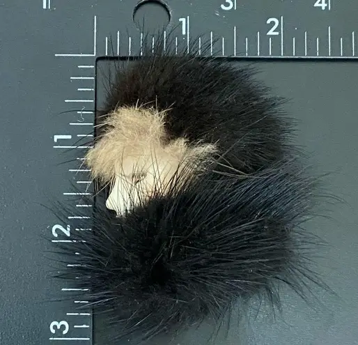 Vintage Porcelain Face Victorian Lady with Real Rabbit Fur Hat Scarf Brooch 11g