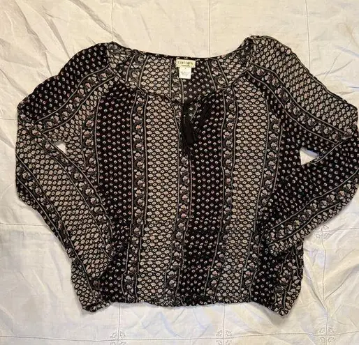 Contempo Casuals Women's Black and White Patterned Top size S