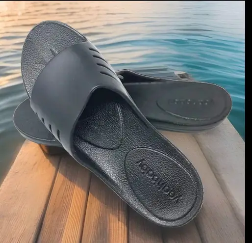 Cloud Nine Soakology Spa Slides Sz 10-11 M / Sz 7-8 W