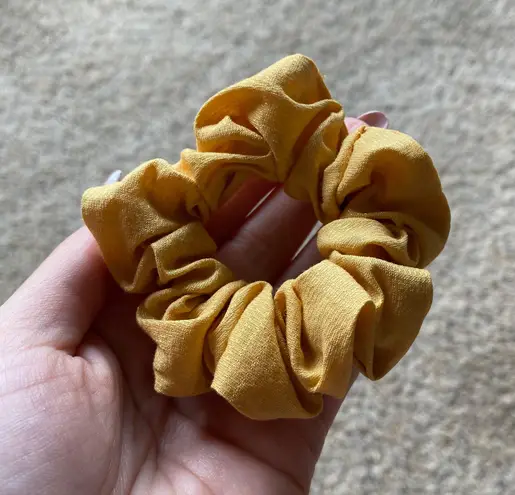 Roolee ‼️ANDI Golden Scrunchie‼️ - Image 3