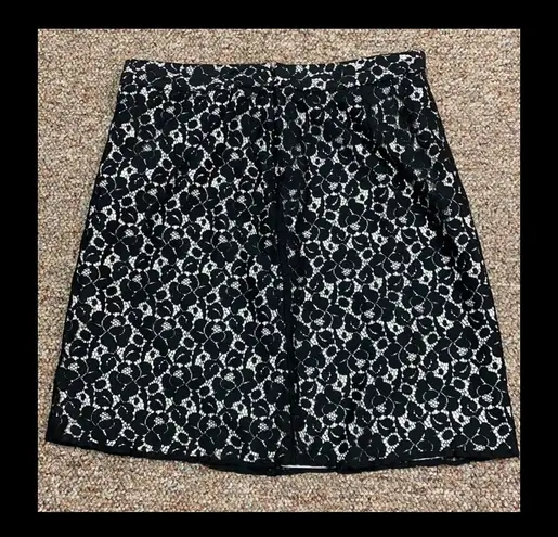 Apostrophe stripe blk/ off wht skirt-. Size small