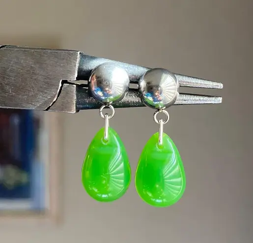 Handmade green opal teardrop Czech glass simple minimalist earrings💚