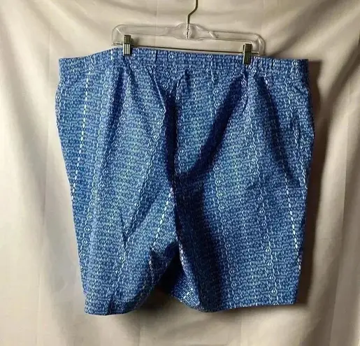 Susan Graver WOMENS SIZE 28 W BERMUDA SHORTS BLUE WHITE GEO PRINT POCKETS