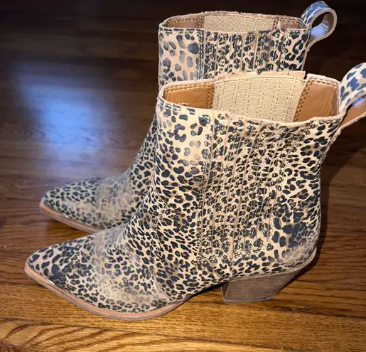 DV by Dolce Vit Dolce Vita Leopard Serna Booties