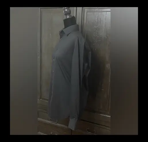 1 Madison Madison Slim Fit long sleeve button down Black blouse - Size Small