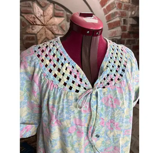 Frolicking dress Vintage floral housecoat pastel pink blue yellow Size L