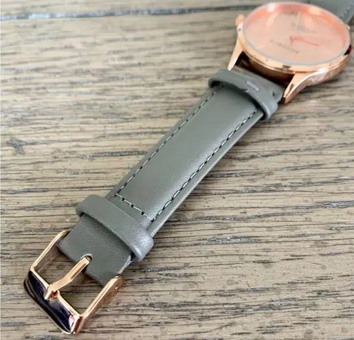 NWT Monroe Classique Wrist Watch in Sunburst Solerose Gray