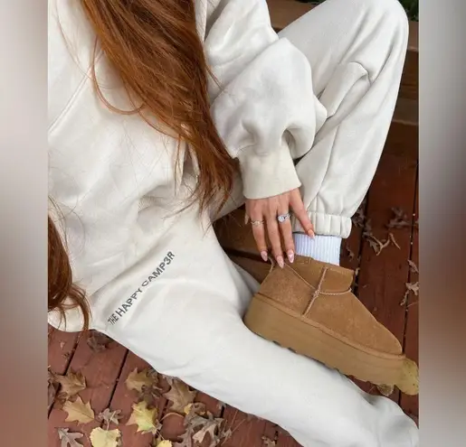 The Happy Camp3r cloud sweatpants beige embroidered soft joggers pockets fleece Tan Size M