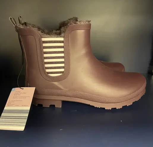 Serra Plum Women's Chelsea Rain Boots Elastic Side Panels & Lugged Sole Size 8